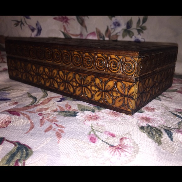 Vintage Burn Carved Jewelry Box / Price Firm - Picture 2 of 7